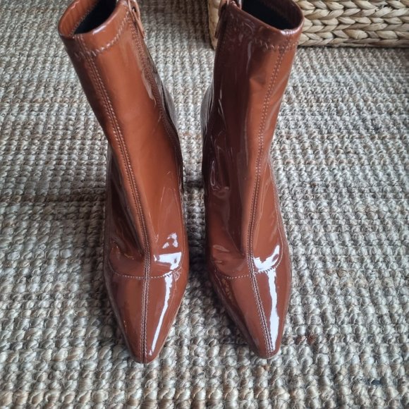 Brown patent boots - Picture 3 of 3